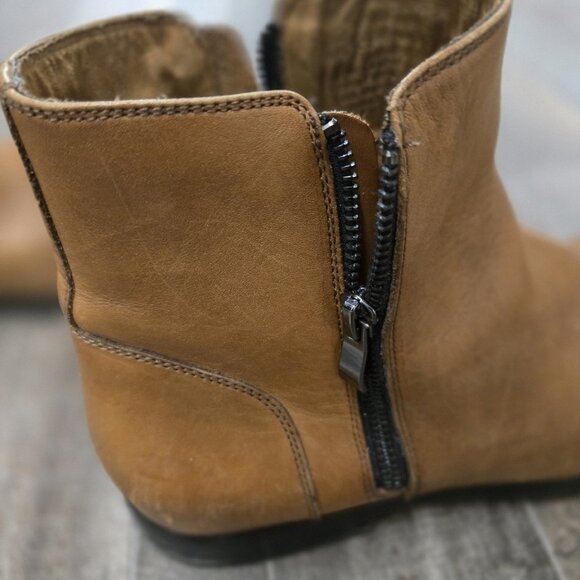 STYLISH STEVE MADDEN ZIPPERED MENS CHELSEA BOOTS SIZE 11 TAN VERY GOOD CONDITION - Picture 5 of 8